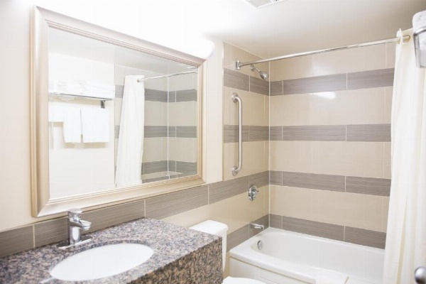 Admiral Inn Hamilton image 13