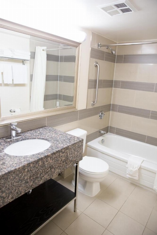 Admiral Inn Hamilton image 14