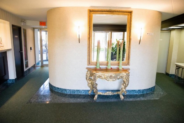 Admiral Inn Hamilton image 18